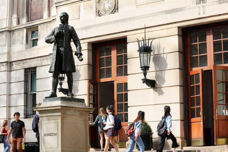 Students entering Hamilton Hall