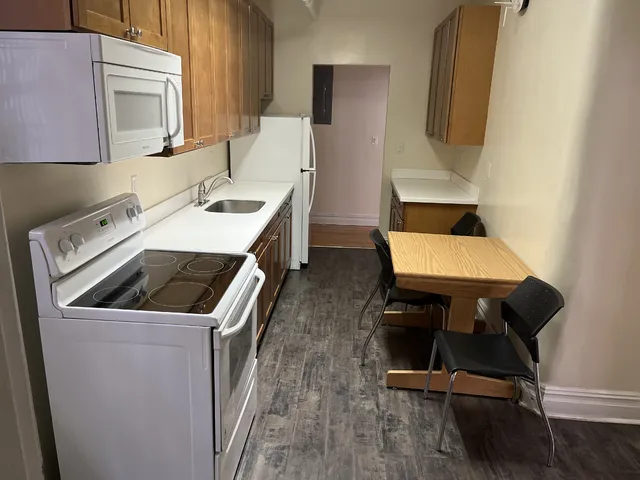 47 Claremont apartment kitchen