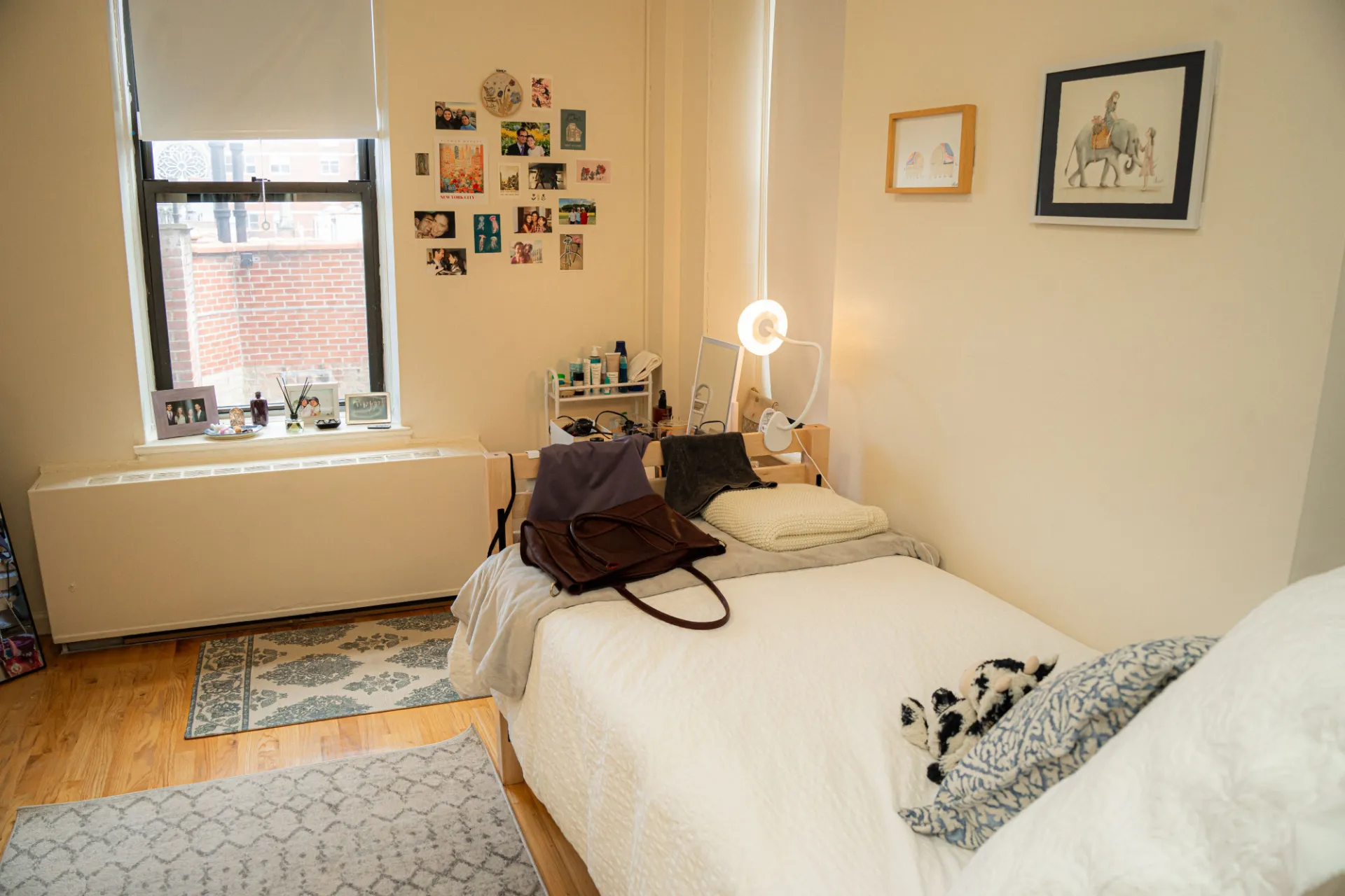 Single room in a two-bedroom apartment