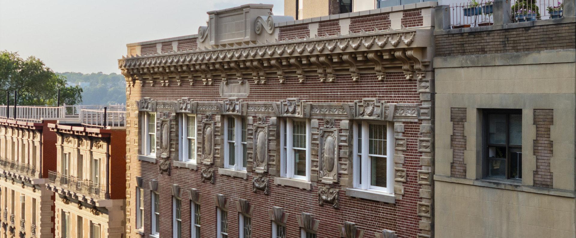 Columbia Housing, image size:1920x794