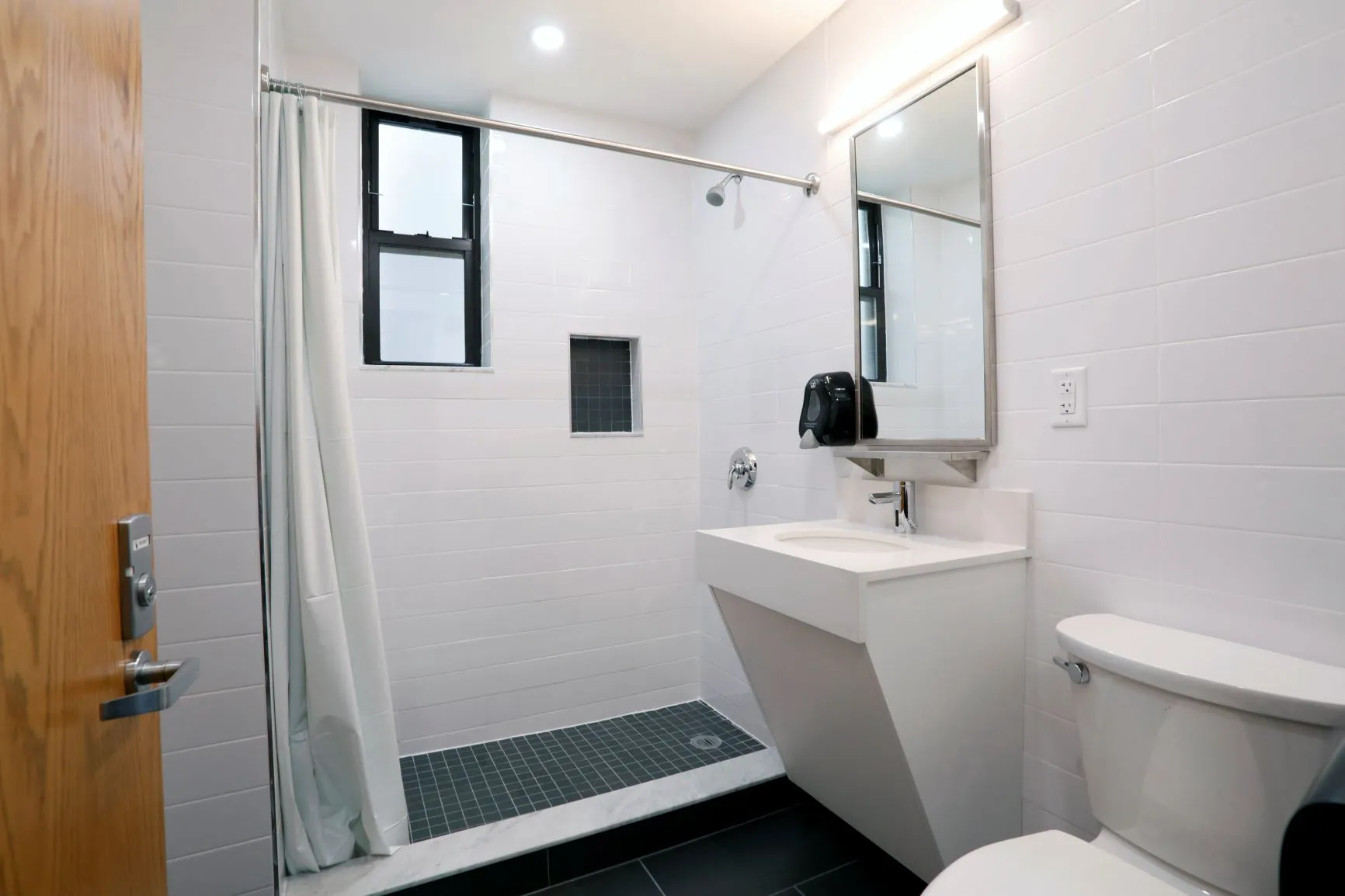River Hall bathroom